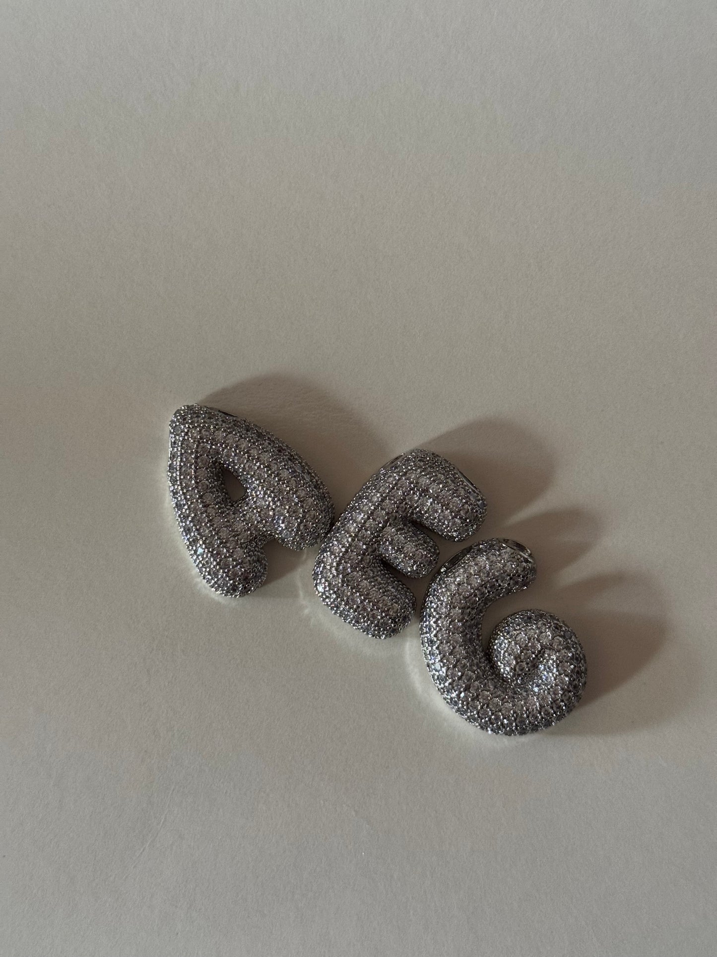 LETTERA BIG E STRASS