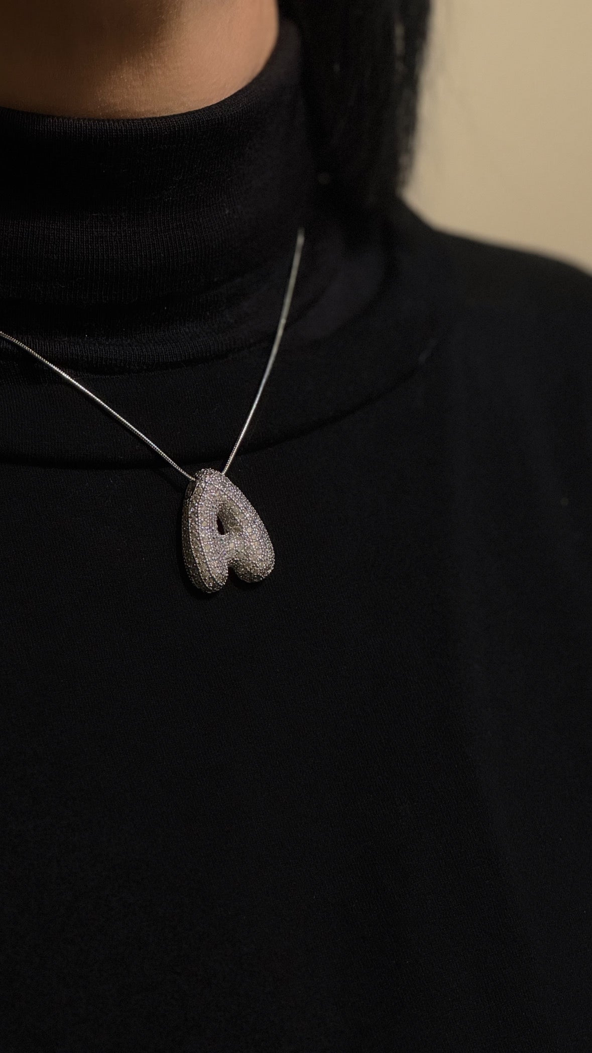 COLLANA SOTTILE CON LETTERA BIG