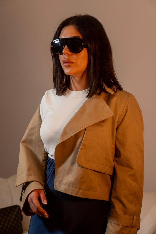 TRENCH CORTO
